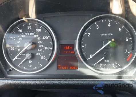 2015 BMW X1 xDrive28I из США, поврежденный, VIN WBAVL1C57FVY30820